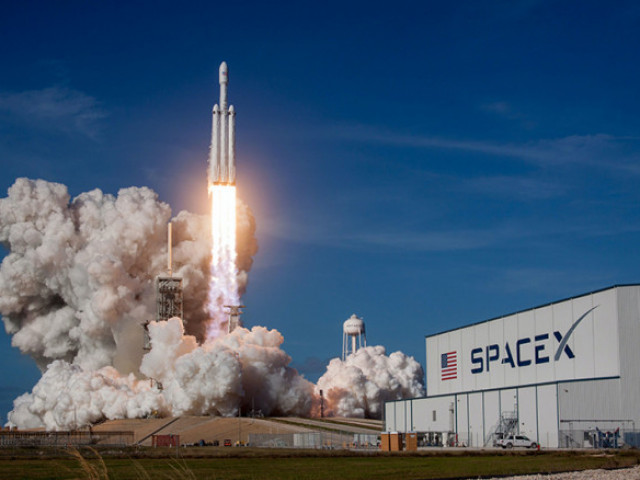 SpaceX и НАСА успешно изпратиха космонавти на Международната космическа станция, започва ли космическият туризъм?