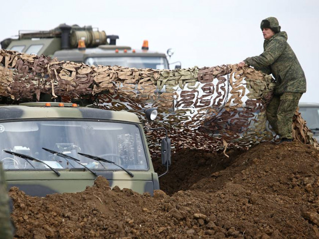 Русия демонстрира военна мощ с големи военни маневри в Крим