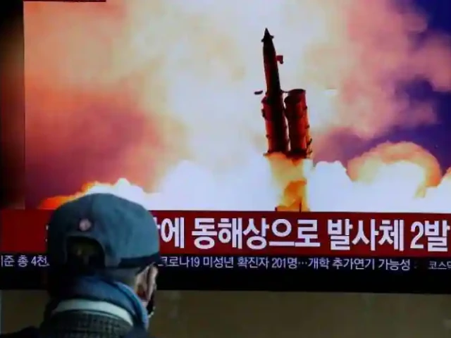 Северна Корея въпреки глада демонстрира оръжия за масово поразяване