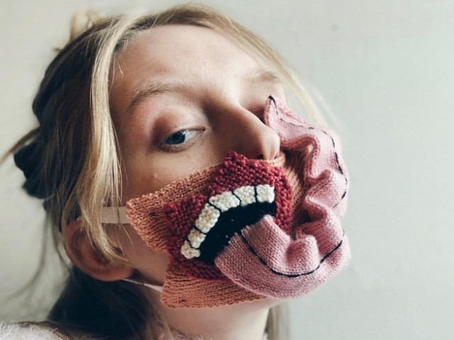 Исландска дизайнерка стимулира социалното дистанциране чрез шокиращи маски