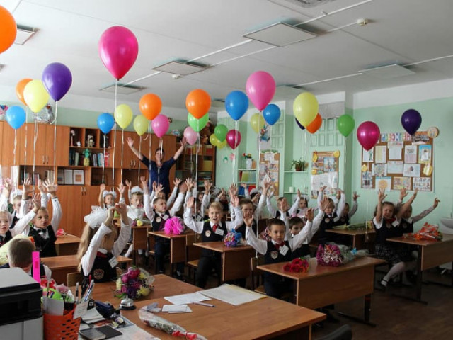 Министър Красимир Вълчев: Присъствието в клас остава задължително