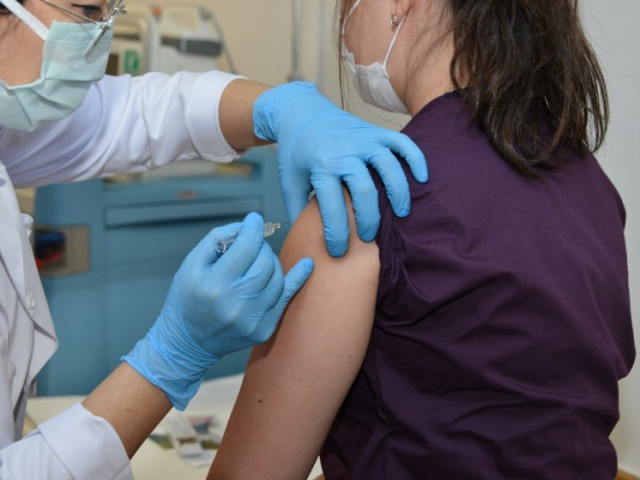 Нюйоркчани ще получават по $ 100, ако се ваксинират срещу COVID-19