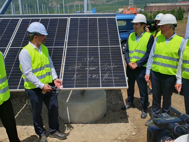 Изграждат най-голямата слънчева централа за собствени нужди в България
