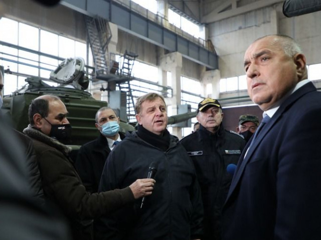 Министър Каракачанов: Всички видове въоръжени сили се модернизират