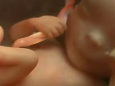 За първи път в света: Жена роди бебе с антитела срещу COVID-19