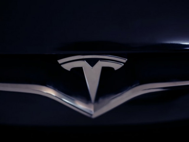 Tesla повишава цената на самоуправляващите се автомобили