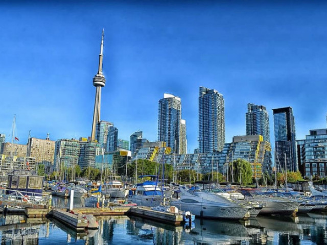 Торонто минава на слънчева енергия за линейките си