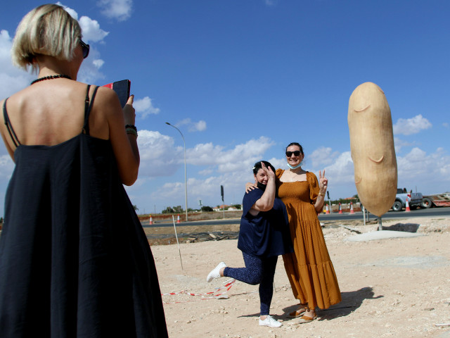 Статуя на картоф в кипърско село привлече световен интерес и коментари