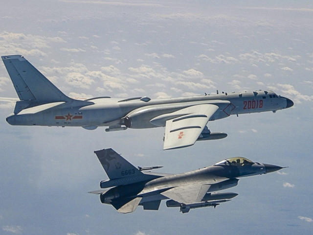 Китайски бойни самолети отново нахлуха в тайванското въздушно пространство