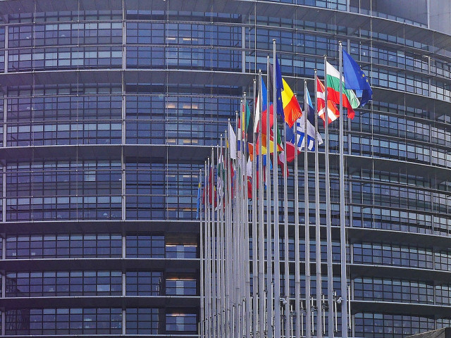 Основни човешки права в ЕС са застрашени, алармират евродепутатите