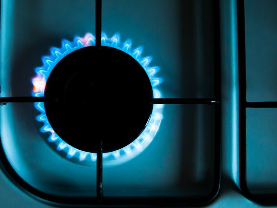 Цената на фючърсите на газ в Европа надхвърли 1300 долара
