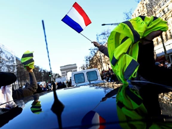 Повече от 32 хиляди французи протестираха срещу коронавирусните ограничения