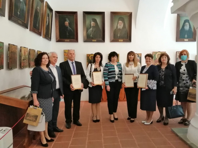 Четирима директори на училища са наградени с отличието „Св. Иван Рилски”