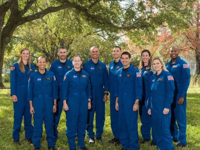 От 12 000 кандидатури  NASA подбра 10 стажант-астронавти