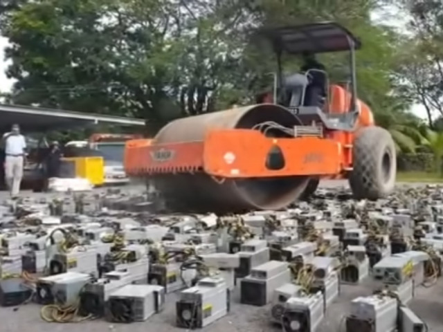 Машини за копаене на биткойни са обезвредени от полицията в Малайзия