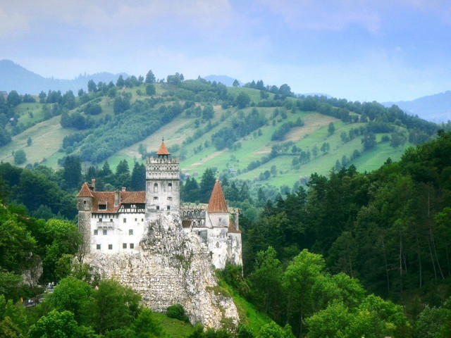 Румънците се ваксинират в страховития замък на Дракула