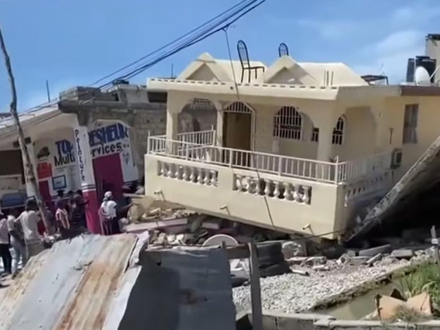 Мощно земетресение с магнитуд 7,2 по Рихтер удари Хаити