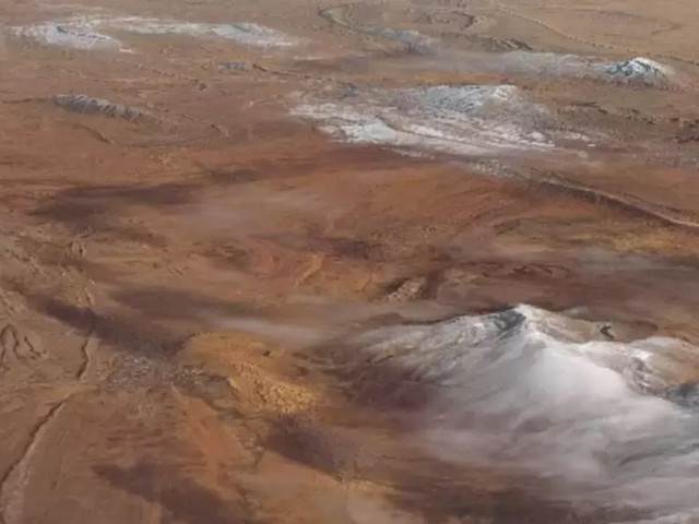 Природен феномен: В най-голямата пустиня в света падна сняг